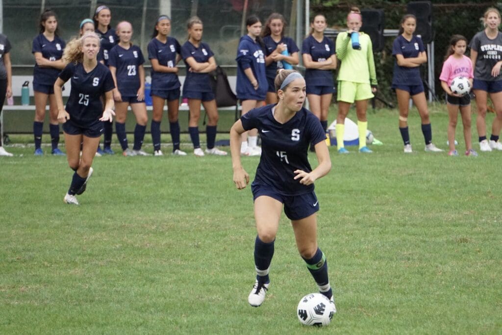 Co-Captain Gaby Gonzalez looking downfield - Photo Charlotte Strandell