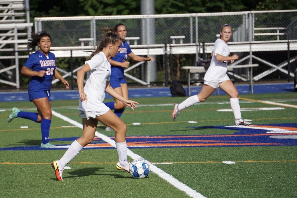 Haley Roraback on offense Photo Charlotte Strandell