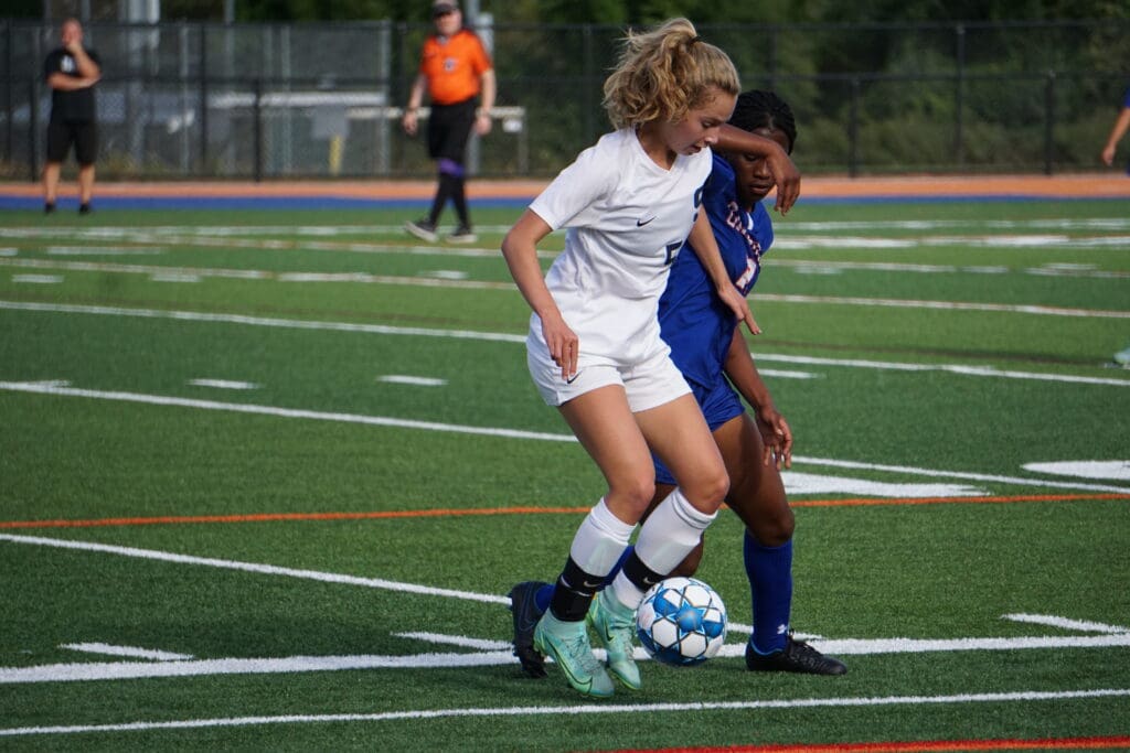 Sami-DeWitt-on-Defense-Photo-Charlotte-Strandell