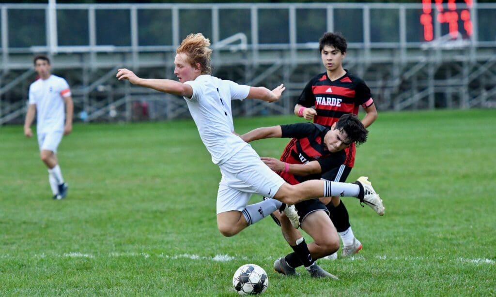 Hunter Smith fouled - Photo Mark Sikorski