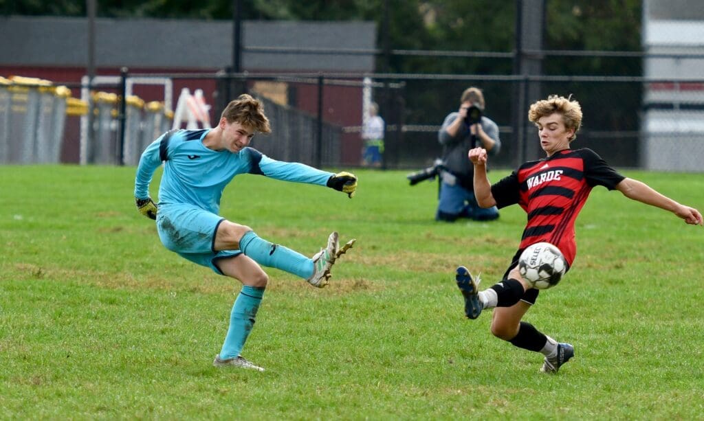 Jacob Greenberger loses his shoe. - Photo Mark Sikorski