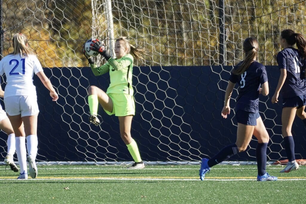 Cami Kolek makes a save -- Photo Charlotte Strandell