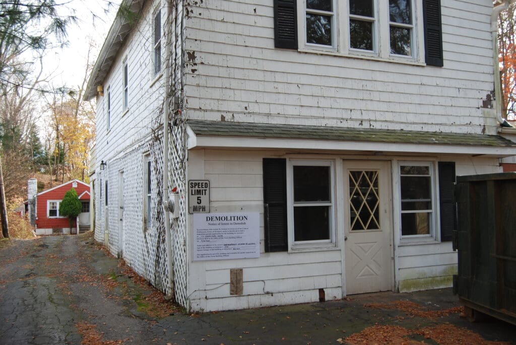 171 Compo Road South -- Photo Weber