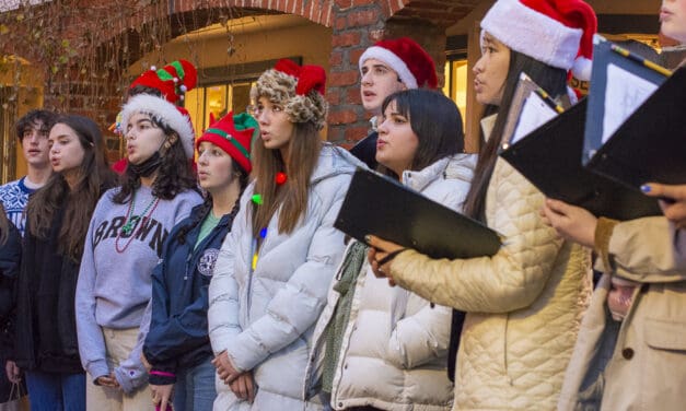 Caroling served at Saugatuck restaurants Saturday
