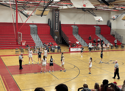 Staples Falls to Ludlowe in Todd Burger Tournament