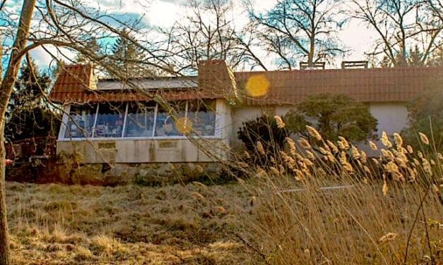 Architectural outcast on Hillspoint Road faces final days