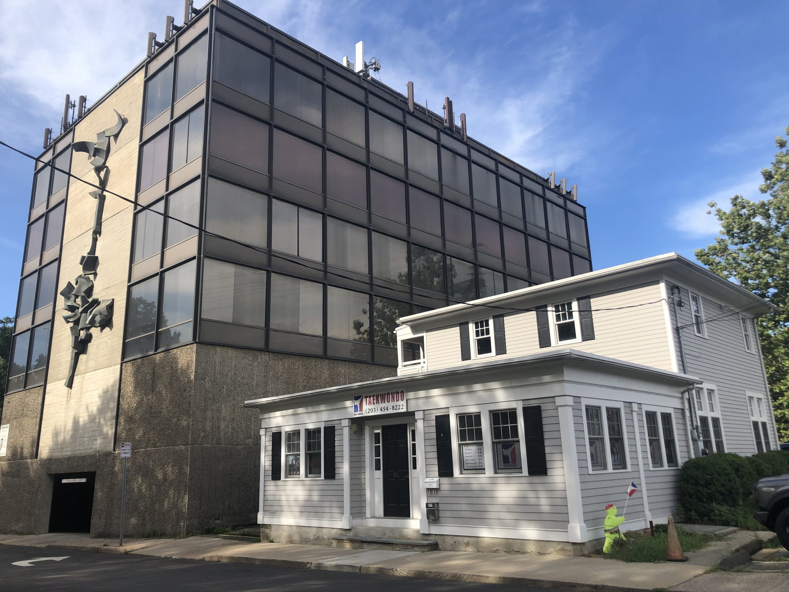 91 Franklin St., and office tower at 23 Charles St. / Photo by Thane Grauel.