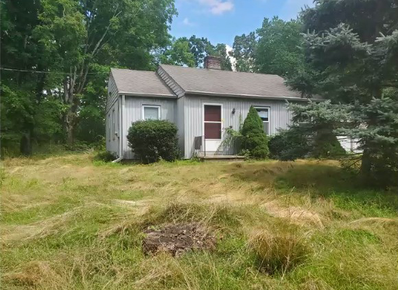 The house at 28 Pin Oak Lane in Westport. Neighbors have made complaints, but the Blight Prevention Board on Aug. 11 found it didn't meet the threshold to be declared blighted. / Town of Westport photo.