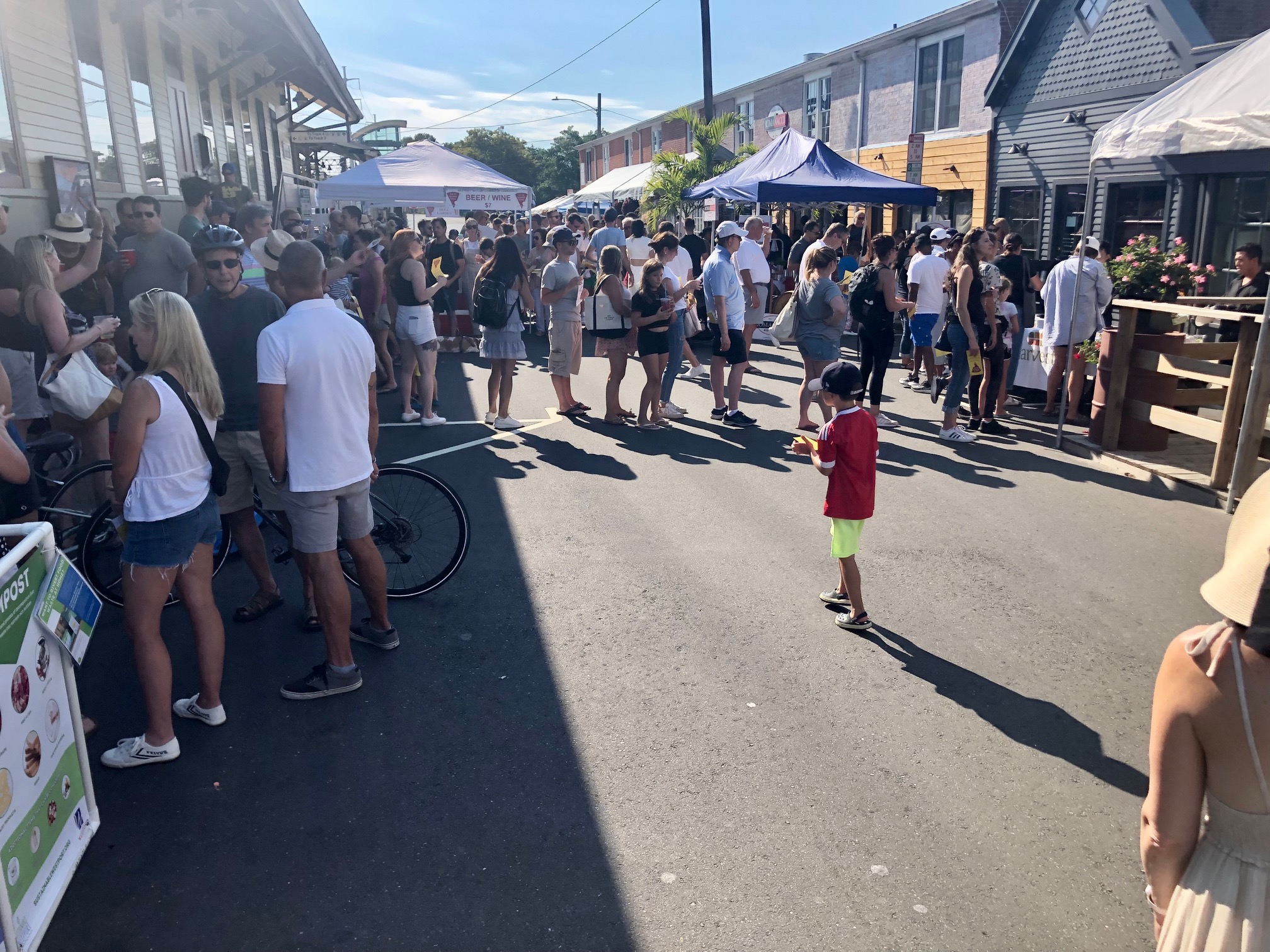 Numerous lines for food on Railroad Place. / Photo by Thane Grauel.