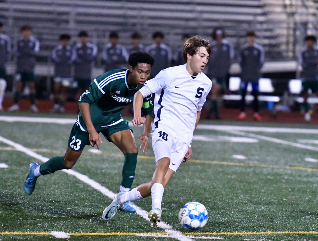 Avery Mueller covers plenty of territory-Photo Mark Sikorski