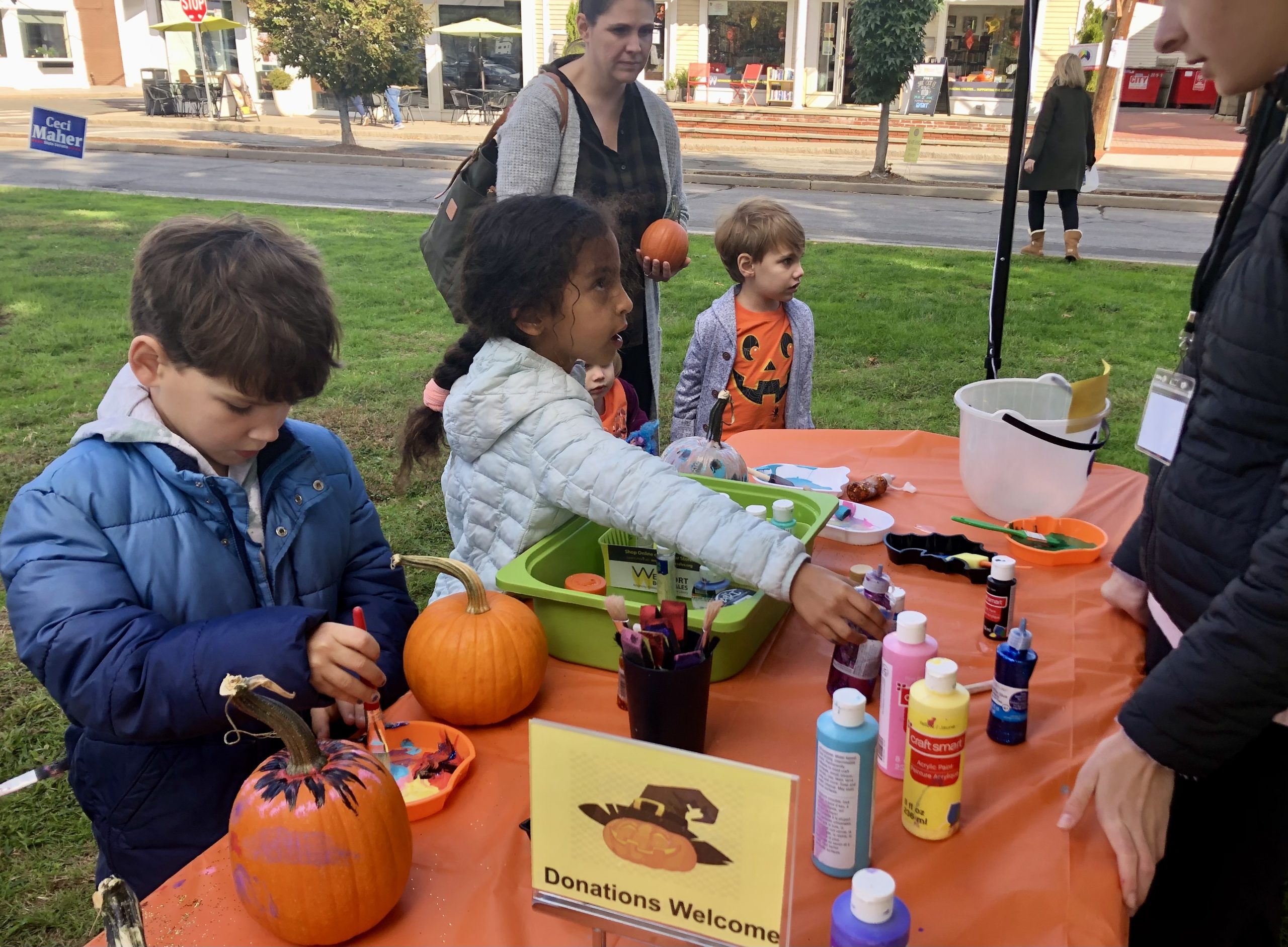 Kids decorate pumpkins at Saturday's Oaktober event on Jesup Green. / Photo by Thane Grauel.