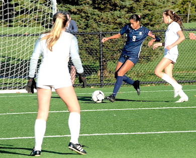 Staples girls soccer shuts out Glastonbury in state semifinals