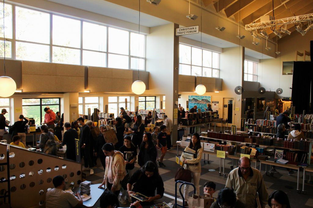 Shoppers at the Westport Library's fall book sale on Sunday. / Photo by Corrina Palarino.