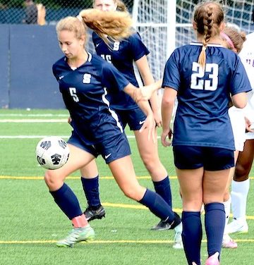 Staples girls soccer tops Greenwich in FCIAC tourney semis