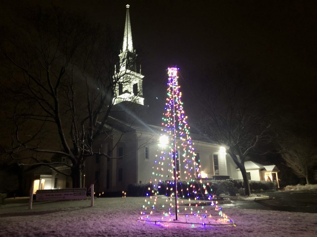 Greens Farms Church on a snowy Sunday. / Photo by Thane Grauel