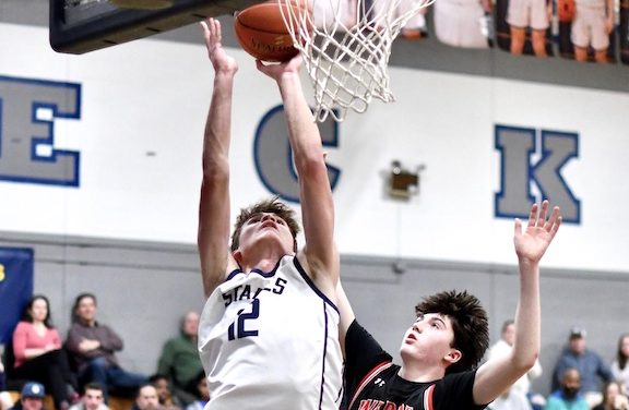 Staples boys basketball falls to Fairfield Warde
