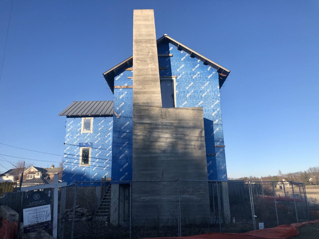 233 Hillspoint Road. / Photo by Thane Grauel