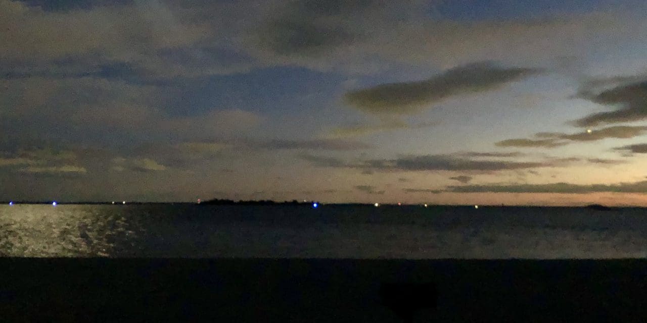 Body recovered after boat sinks, another still missing
