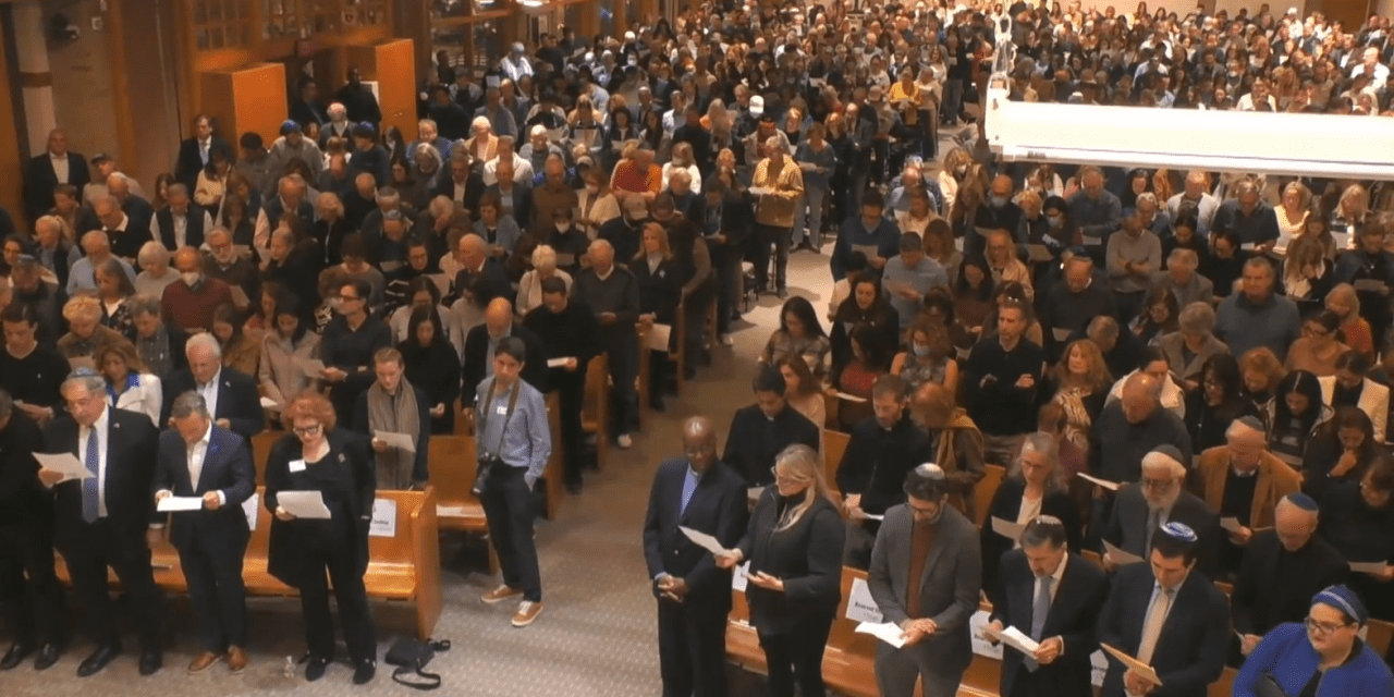 Hundreds rally around Israel at Westport gathering