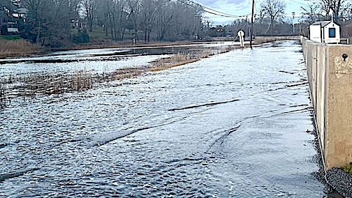 As wet, windy storm wanes, coastal flooding still a threat