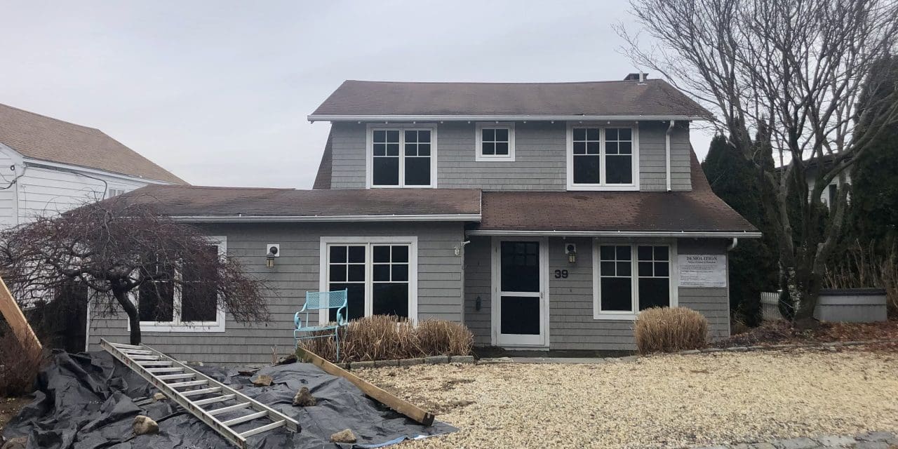 Sherwood Drive house replacement concerns several neighbors