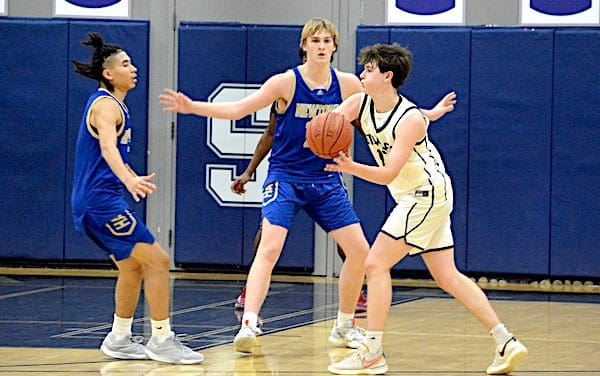 Staples boys basketball falls to St. Bernard