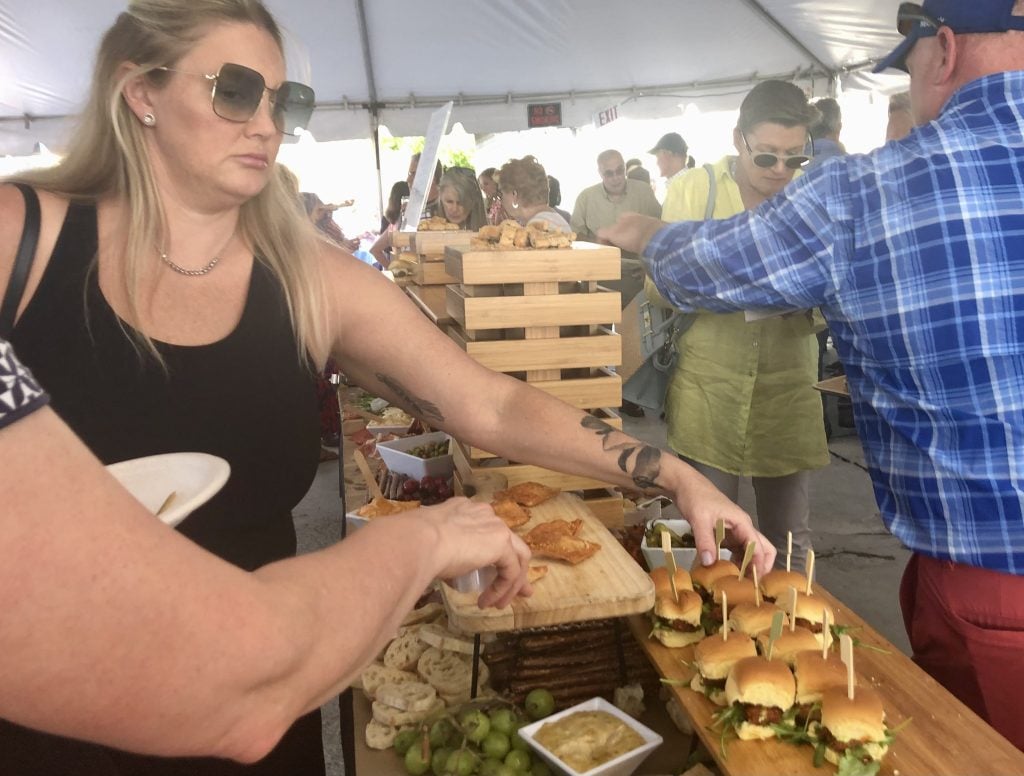 Harbor Watch held its annual ‘Clams and Cocktails’ fundraiser at Copps Island Oysters in Norwalk. / Photos by Thane Grauel