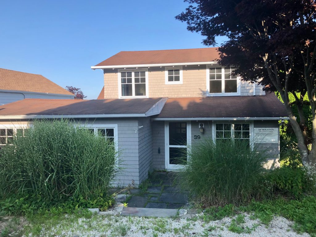 39 Sherwood Drive. / Photo by Thane Grauel