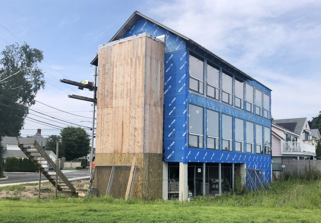 233 Hillspoint was still all blue on its beach-facing side Aug. 5.