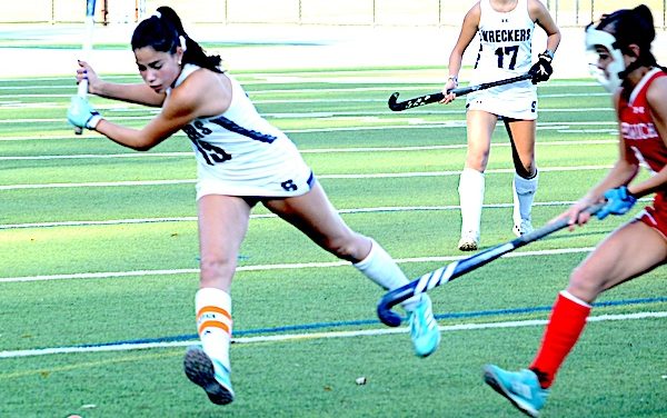 Staples field hockey victory sets stage for title tilt