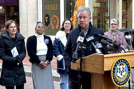 Lamont lauds record of paid family/medical leave initiative