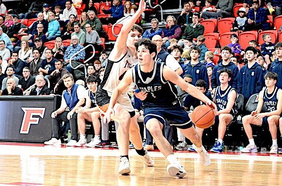 Staples boys basketball beats Kolbe Cathedral in state tourney