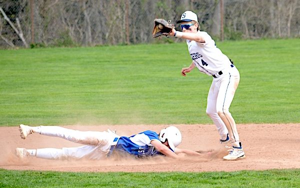 Split decisions: Staples wins one, loses one against Norwalk rivals