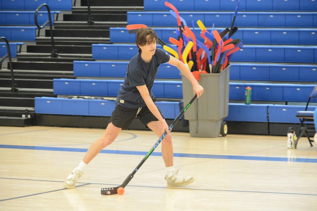 Uzi Greenman looks to make a pass - Photos Andy Hutchison