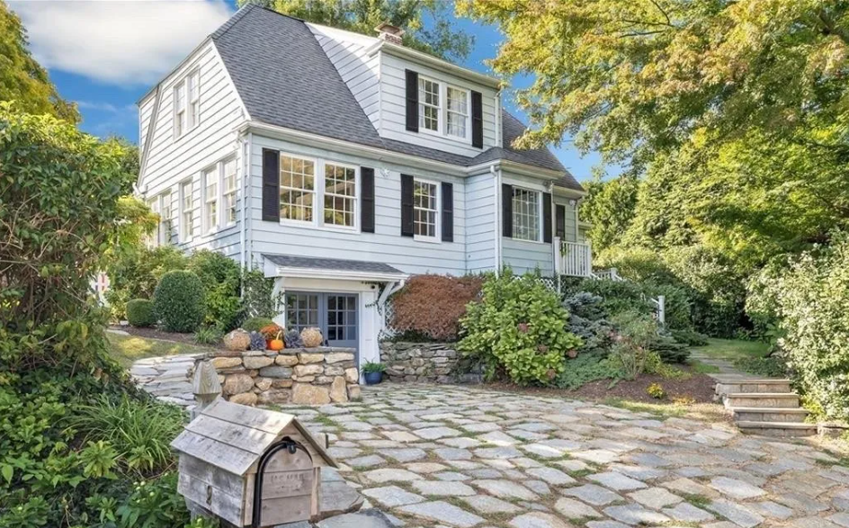 Say “goodbye” to 2 Sterling Drive