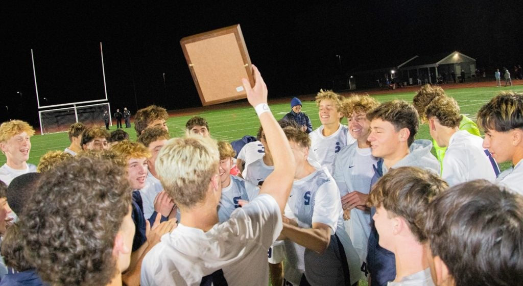 Dylan Shackelford with trophy - Photo John Walker