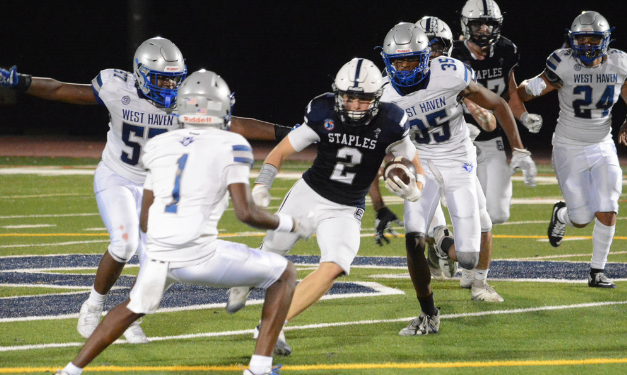 Staples football demolishes Darien 31-6
