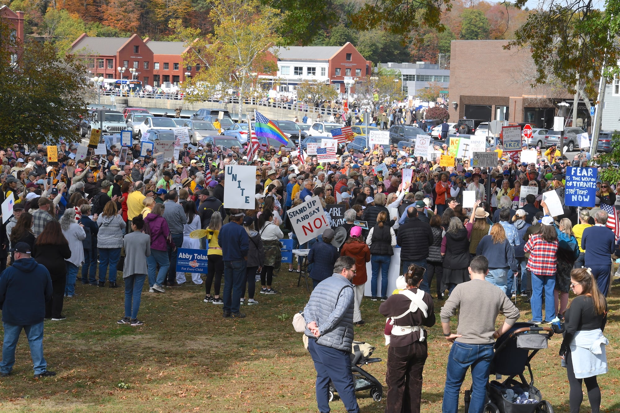 The Jesup Green and Post Road East crowds