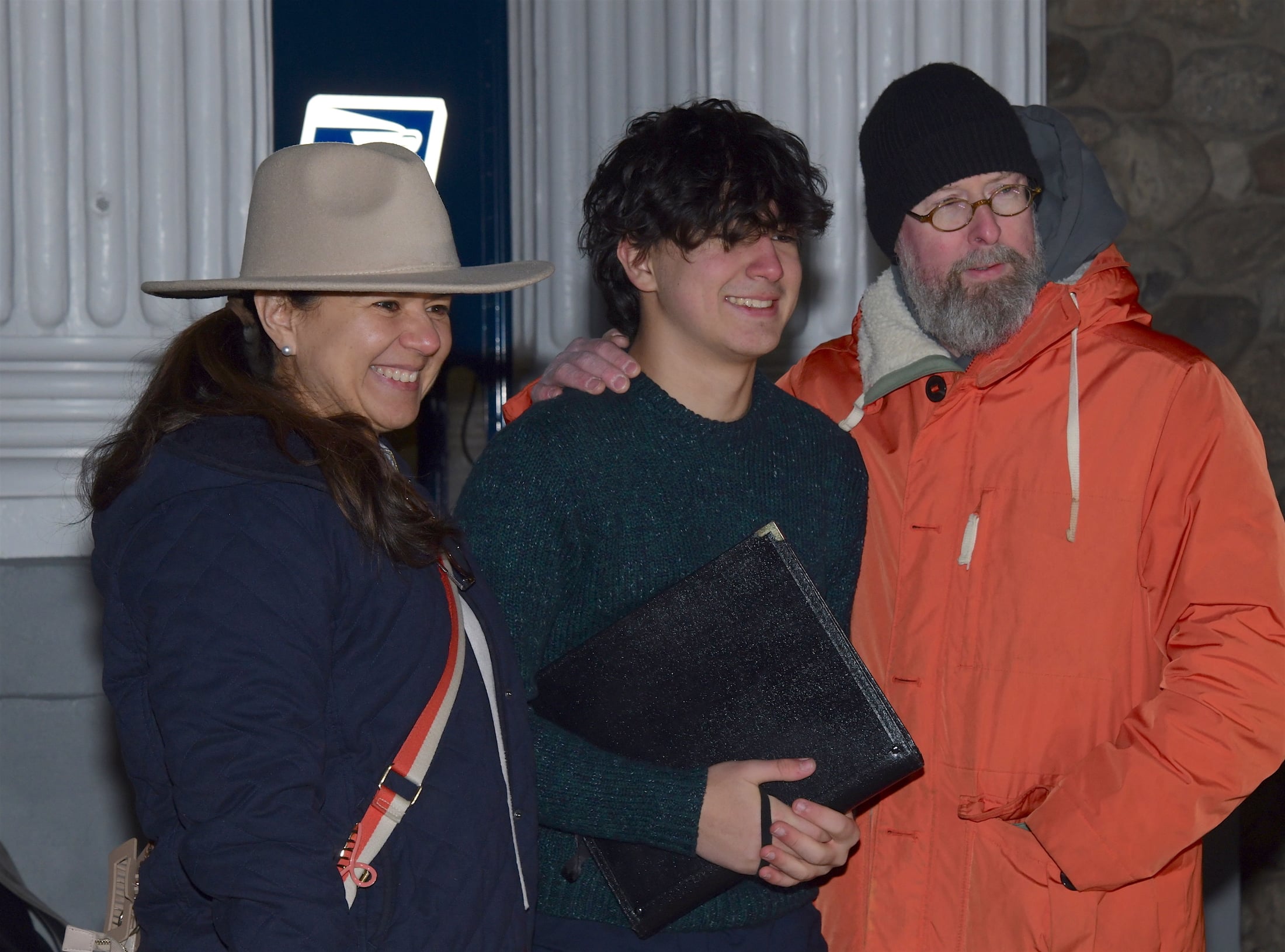 Orphenian Lucas Soares van Keulen, flanked by his parents Bianca Soares and Edwin van Keulen