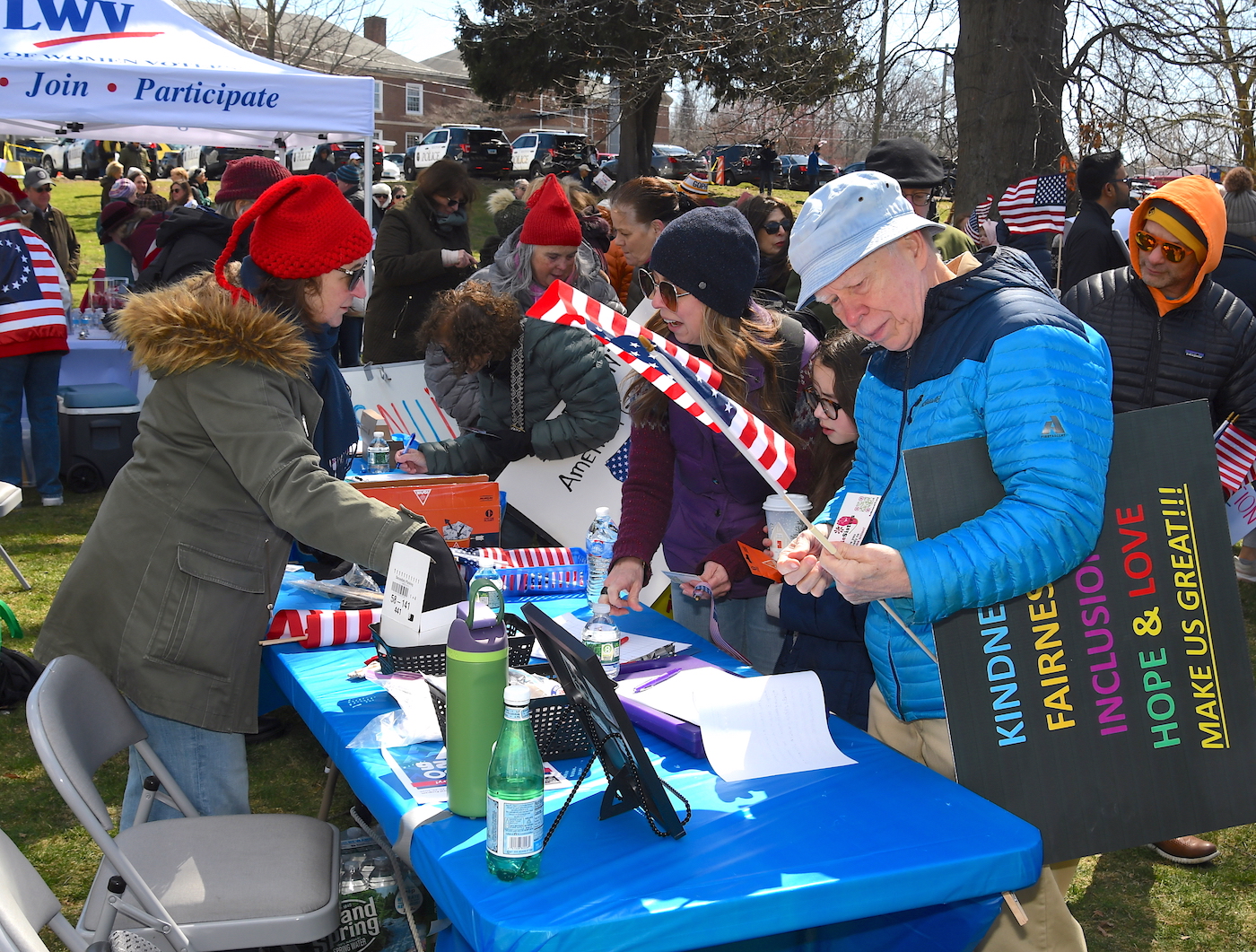Sign ups at ReSisters table