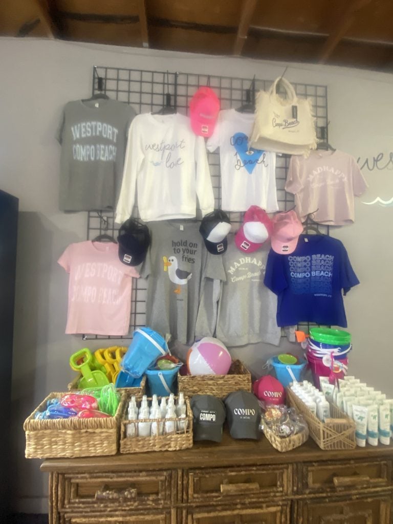 Sandbar's merchandise - Photo Ken Valenti