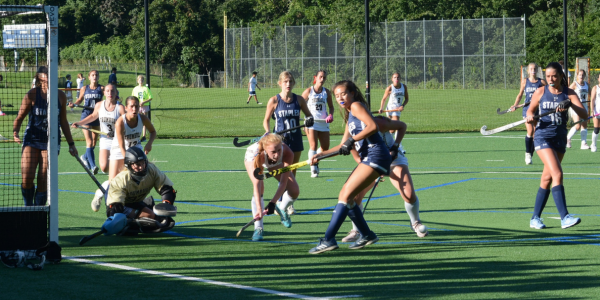 Staples field hockey loses to Darien